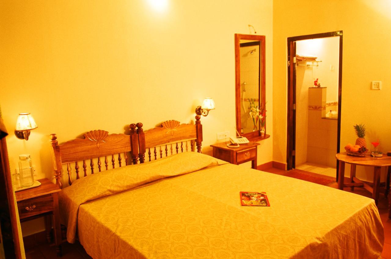 Pozhiyoram Ayurveda Beach Resort アーラップーザ県 エクステリア 写真