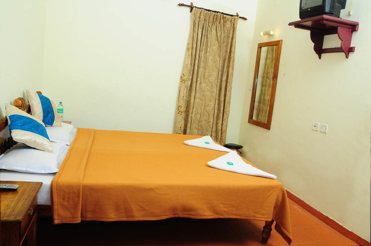 Pozhiyoram Ayurveda Beach Resort アーラップーザ県 エクステリア 写真