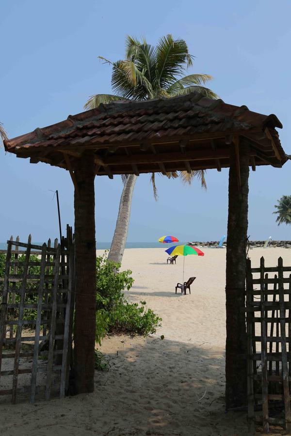 Pozhiyoram Ayurveda Beach Resort アーラップーザ県 エクステリア 写真